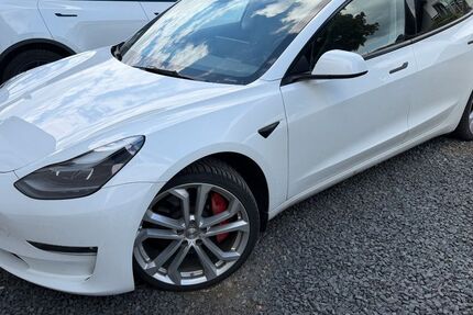 Tesla Model 3 42.000 km 34.999 &euro; Overath 51491
