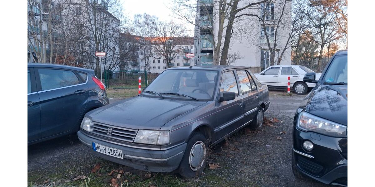Peugeot 309 82.398 km 800 &euro; Hamburg 20537