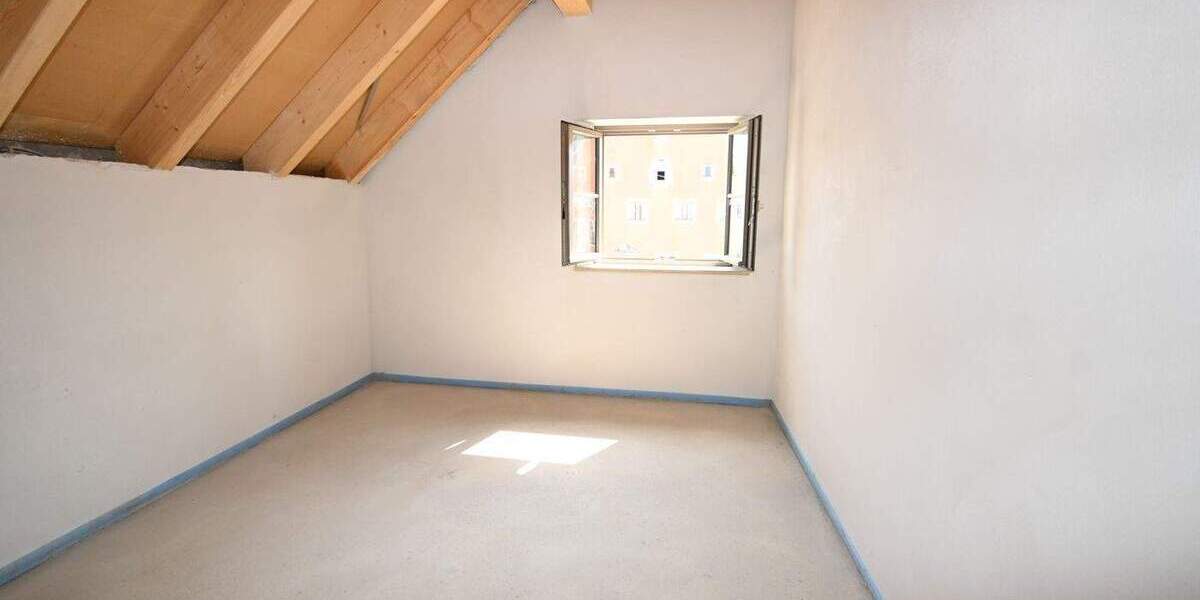 Moderne Neubauwohnung mit Altbauflair - 3,5-Zimmer-Dachgeschoss - in Berching-Altstadt 3 zimmer