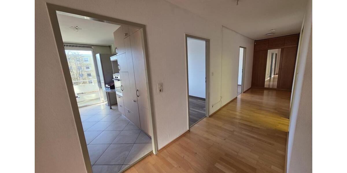 Etagenwohnung Fürstenfeldbruck - 4 Zimmer, 98 m&sup2;, 2.500&euro; | Angebot:26285852