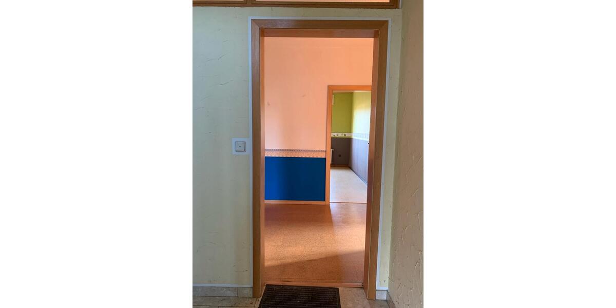 Erdgeschoßwohnung Lage - 4 Zimmer, 95 m&sup2;, 710&euro; | Angebot:26327012