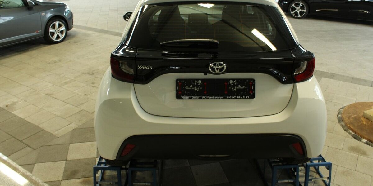 Toyota Yaris Comfort 5.100 km 15.290 &euro; Wülfershausen 97535