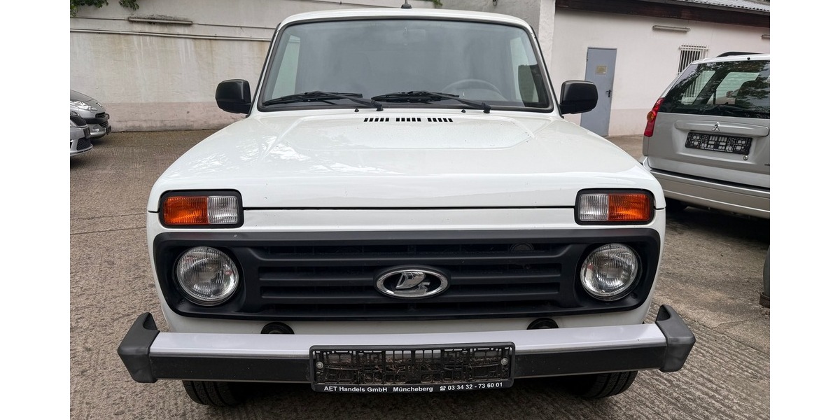 Lada Niva 1.7 Legend 4x4 Servo 1.Hand AHK 10.334 km 14.500 &euro; Berlin 10247