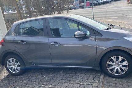 Peugeot 208 48.900 km 7.499 &euro; Neunkirchen 57290