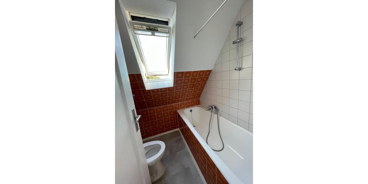 Dachgeschoßwohnung Trossingen - 3 Zimmer, 66 m&sup2;, 850&euro; | Angebot:25334971