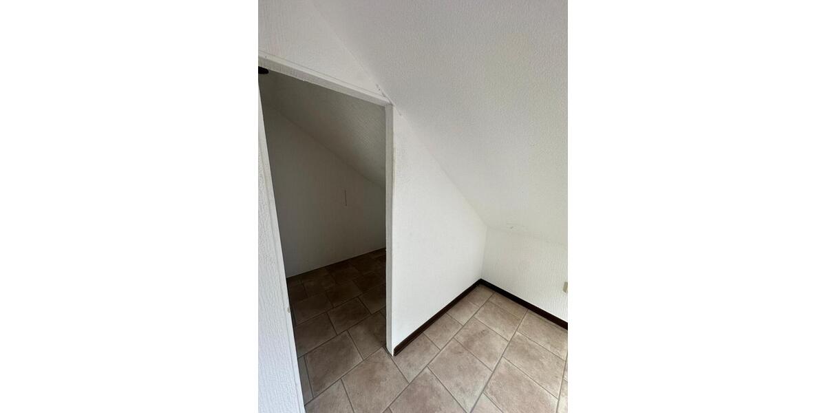 Dachgeschoßwohnung Herne Wanne-Bickern - 2 Zimmer, 75 m&sup2;, 450&euro; | Angebot:26001800