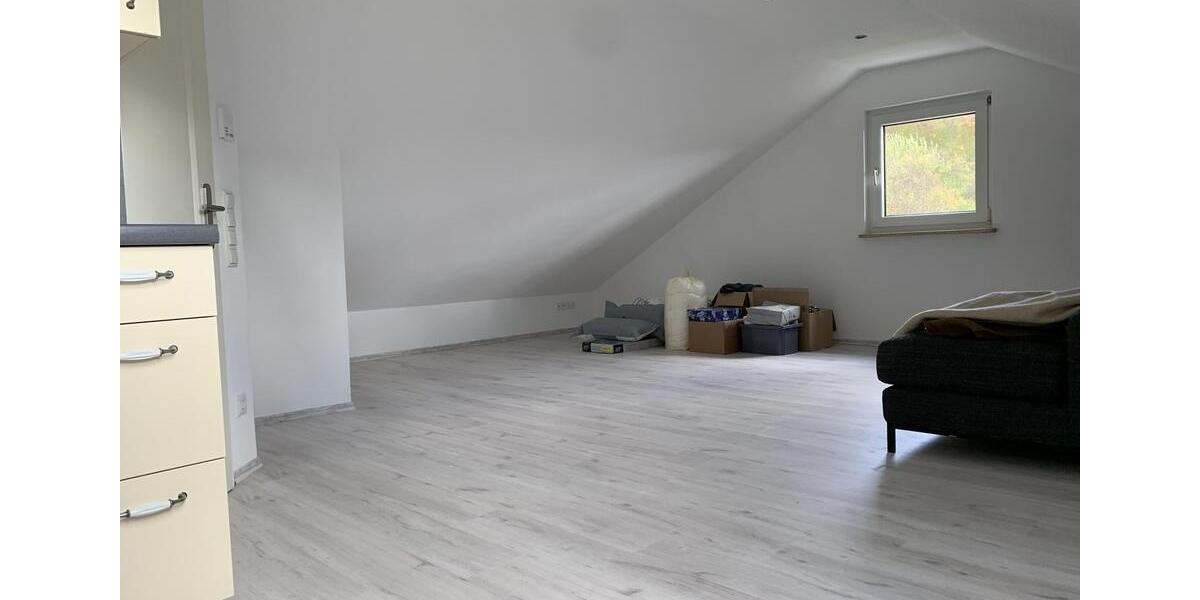 Dachgeschoßwohnung Schwanfeld - 1 Zimmer, 50 m&sup2;, 400&euro; | Angebot:26402601