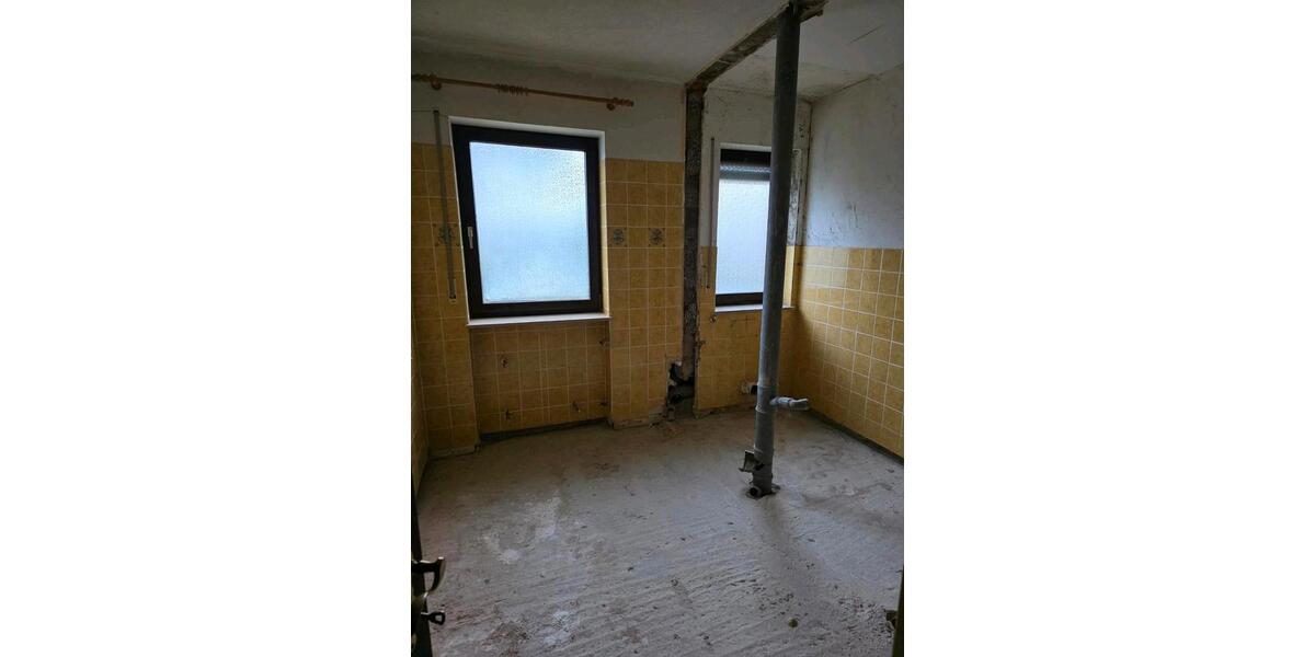 Einfamilienhaus Schondra - 7 Zimmer, 138 m&sup2;, 165.000&euro; | Angebot:27022970