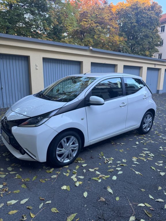 Toyota Aygo (X) 49.500 km 8.700 € Nürnberg 90473