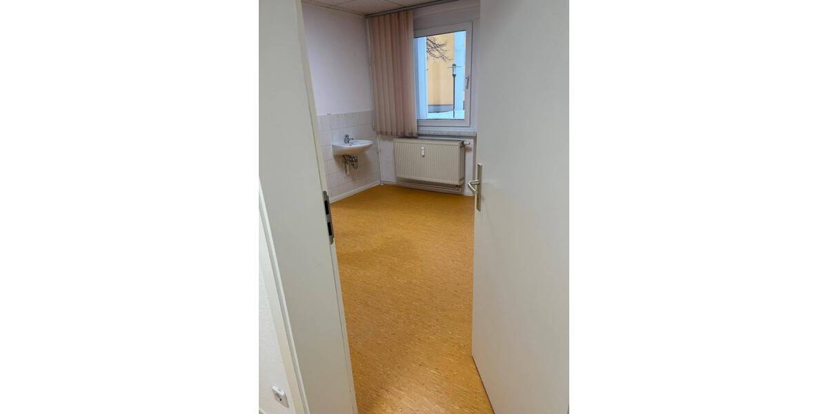 Gewerbeobjekt Chemnitz Kappel - 8 Zimmer, 163 m&sup2;, 900&euro; | Angebot:26704185