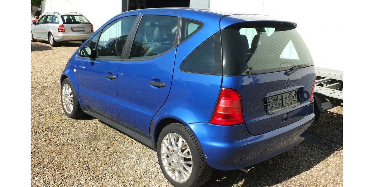 Mercedes-Benz A 190 AVANTGARDE AUTOMATIK KLIMA TEILLEDER 173.215 km 3.704 &euro; Köln 50858