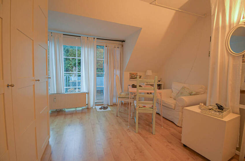 6096 - Bezugsfreie Dachgeschoßwohnung in gefragter und ruhiger Lage von Oldenburg