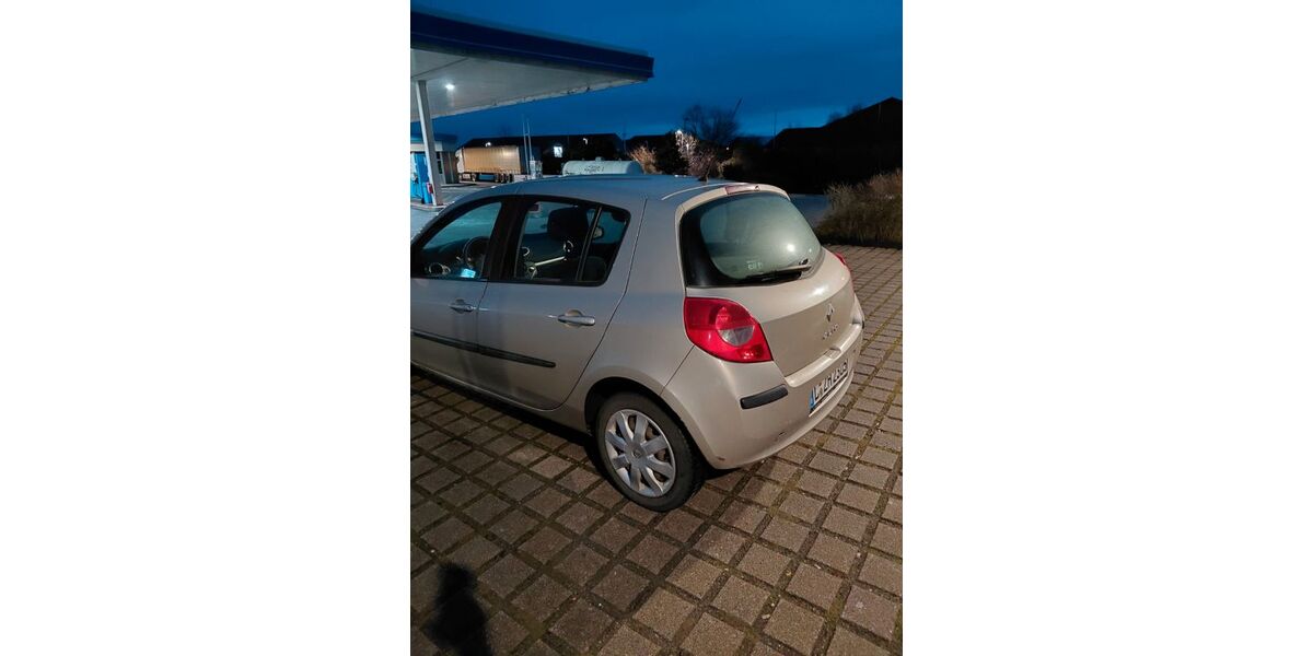 Renault Clio 190.000 km 1.350 &euro; Markranstädt 04420