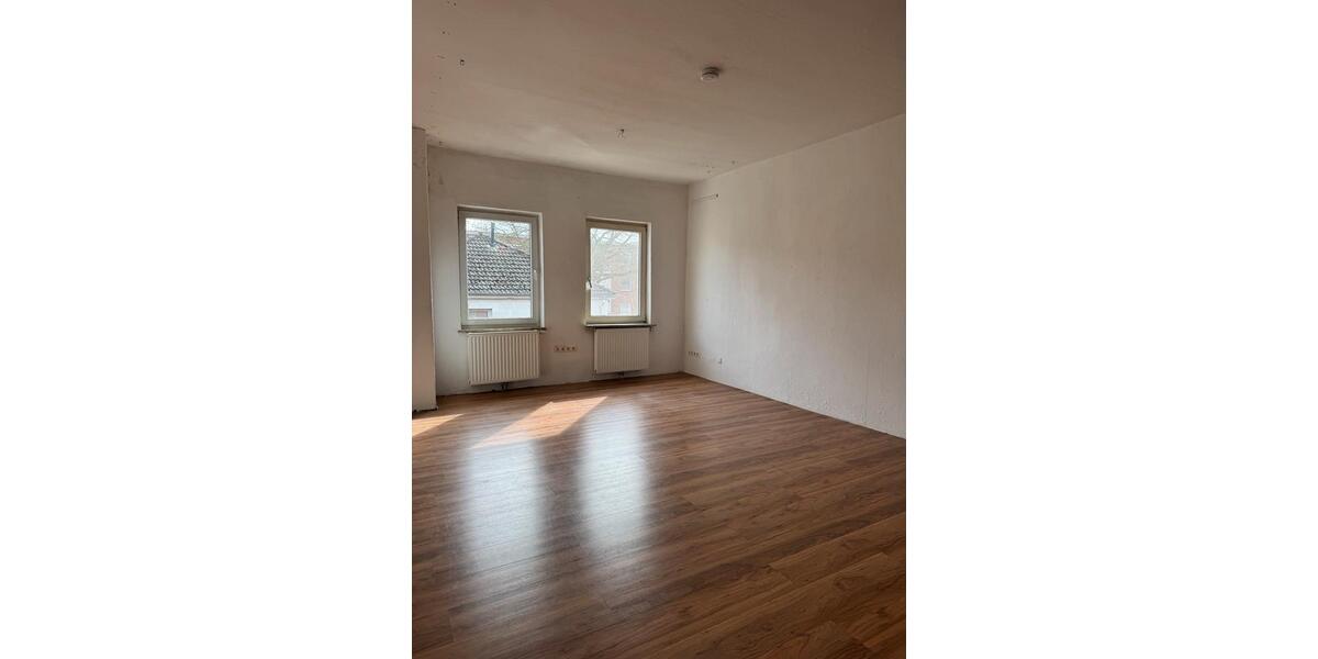 Etagenwohnung Wilhelmshaven - 5 Zimmer, 165 m&sup2;, 315&euro; | Angebot:25964851