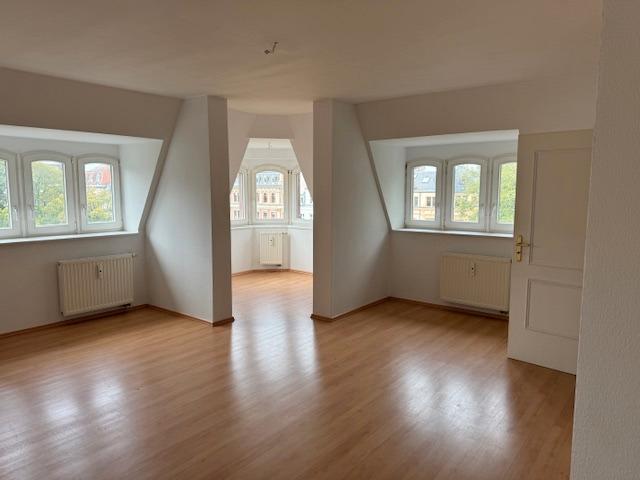 Dachgeschoßwohnung Zwickau Zwickau-Nord - 3 Zimmer, 80 m&sup2;, 400&euro; | Angebot:25991276