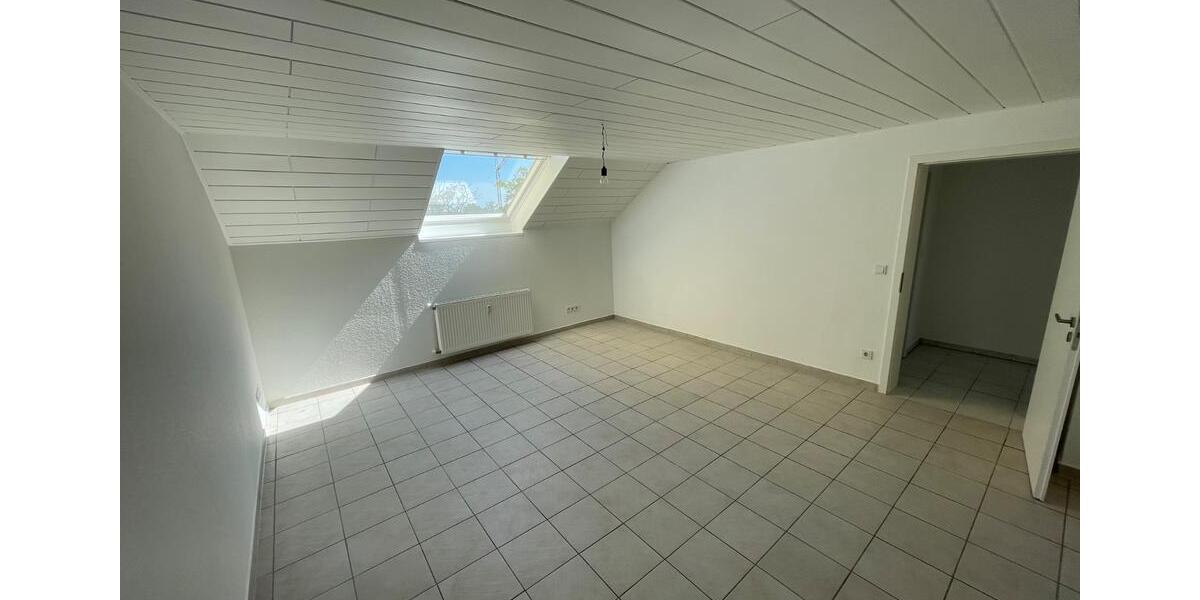 Dachgeschoßwohnung Hockenheim - 3 Zimmer, 77 m&sup2;, 239.000&euro; | Angebot:25396705