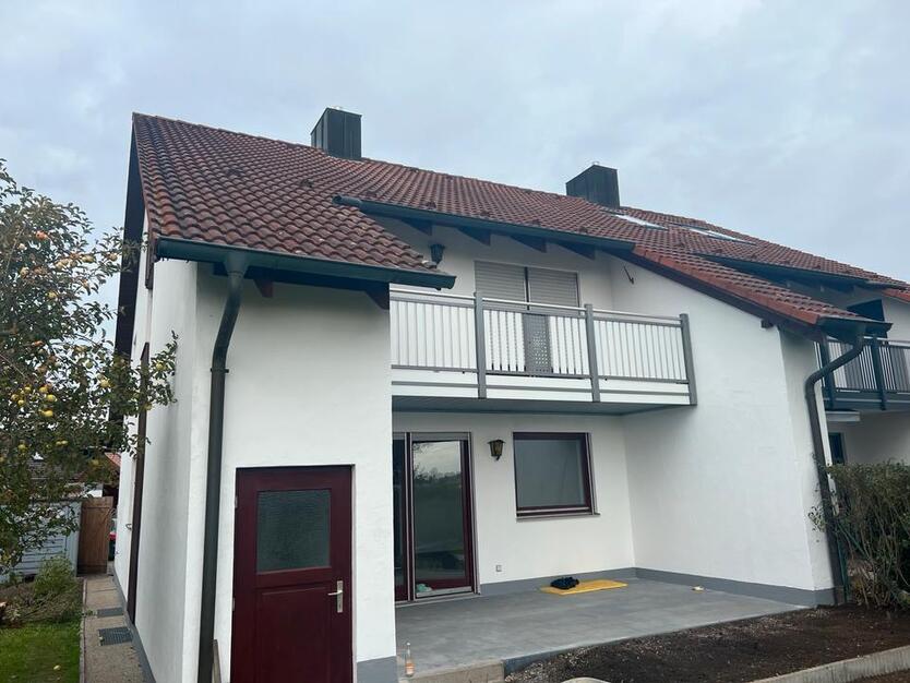 Doppelhaushälfte mit Garten und Garage