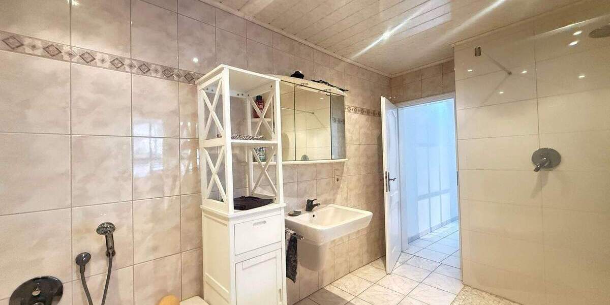 Mehrfamilienhaus, Wohnhaus Ockenfels - 4 Zimmer, 90 m&sup2;, 1.250&euro; | Angebot:25665034