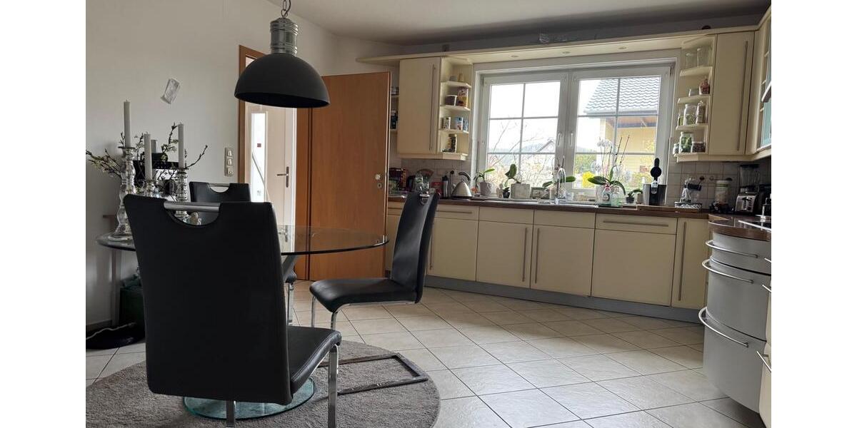 Etagenwohnung Rinteln - 6 Zimmer, 220 m&sup2;, 1.800&euro; | Angebot:26351998