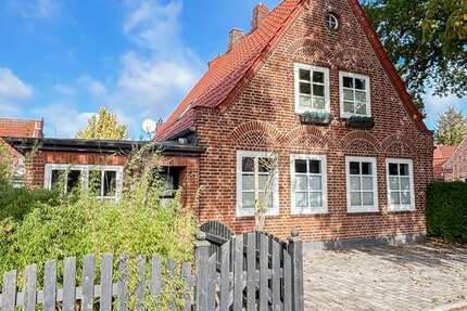 Haus zum Kaufen in Grömitz 1.490.000 € 243 m² 8 zimmer