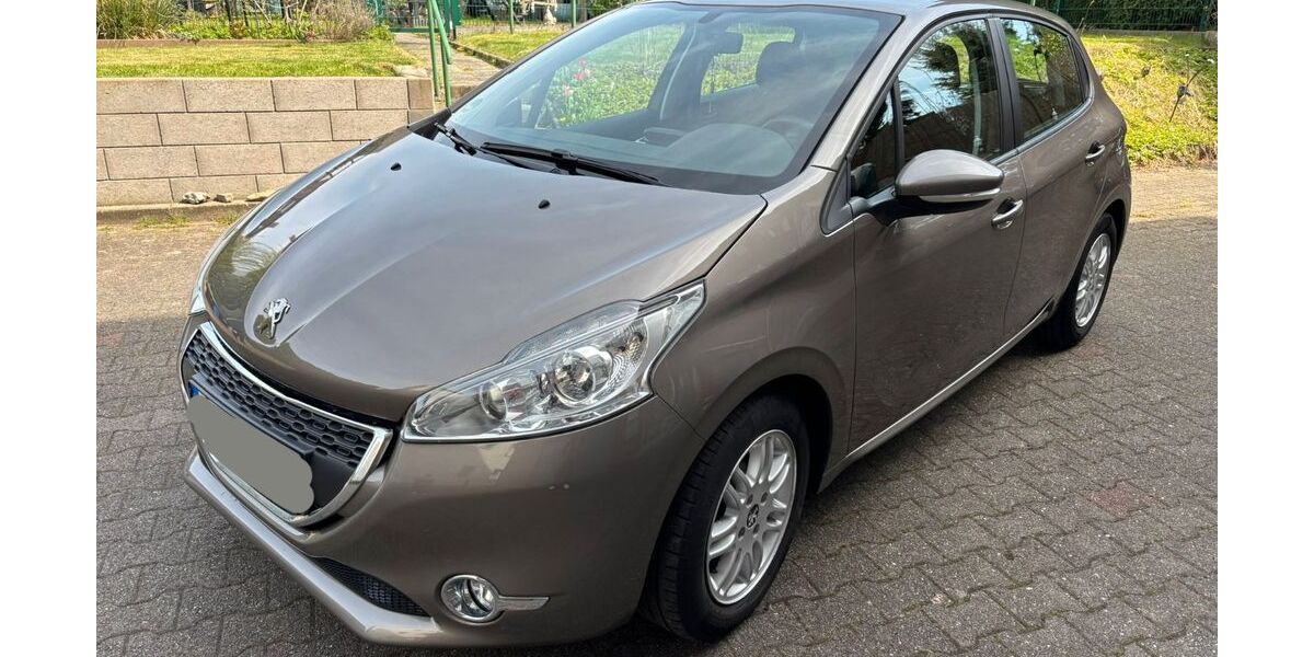 Peugeot 208 73.000 km 6.300 &euro; Essen 45329