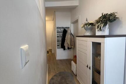 Haus Titz - 8 Zimmer, 160 m&sup2;, 1.500&euro; | Angebot:24899977