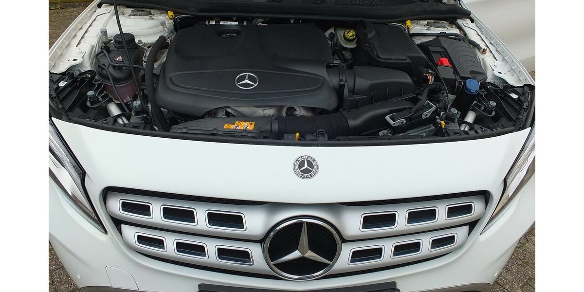 Mercedes-Benz GLA 180 PANORAMADACH LED NAVI AHK 18 Zoll LMF PTS 61.968 km 18.908 &euro; Köln 50858