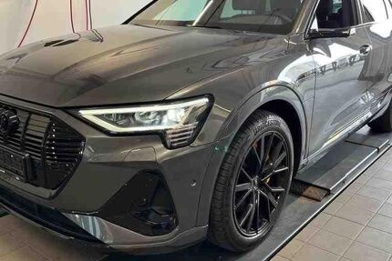 Audi e-tron 59.084 km 37.950 &euro; Hamburg 22047