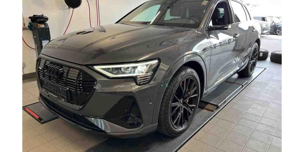 Audi e-tron 59.084 km 37.950 &euro; Hamburg 22047