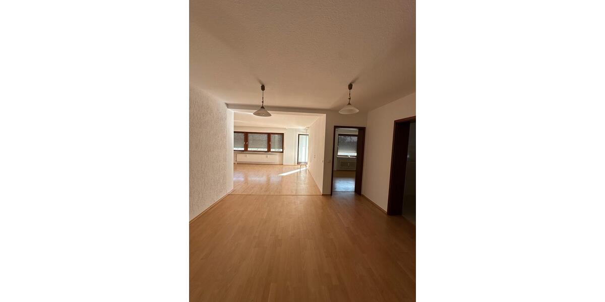 Etagenwohnung Forchheim - 4.5 Zimmer, 107 m&sup2;, 1.350&euro; | Angebot:26387108
