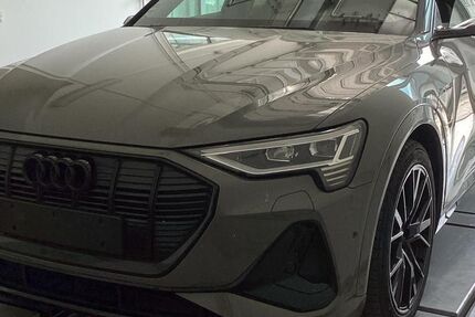 Audi e-tron 40.217 km 39.990 &euro; Hamburg 22047