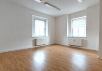 Renovierte Büroflächen mit eigenem Zugang & Einbauküche zur sofortigen Nutzung!