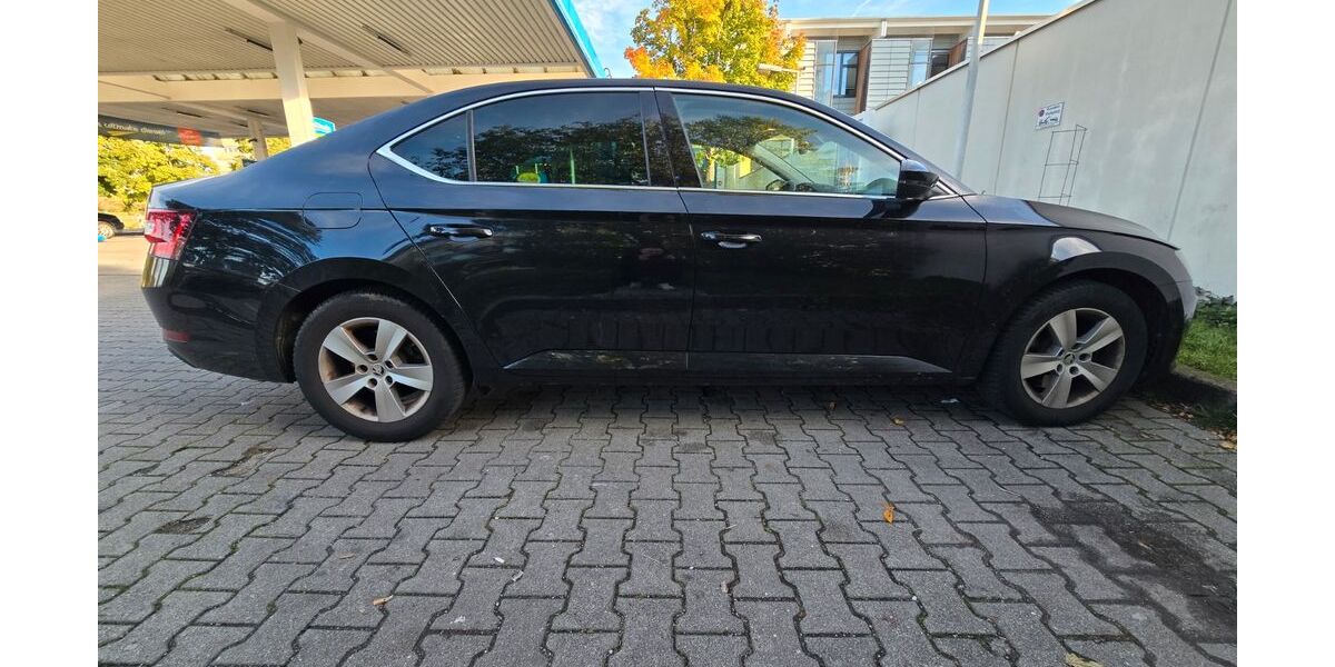 Skoda Superb 116.246 km 18.200 &euro; München 81475