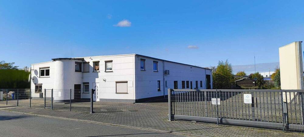 Gewerbehalle für Produktion, Handel, Handwerk+Freiflächen+wohnen
