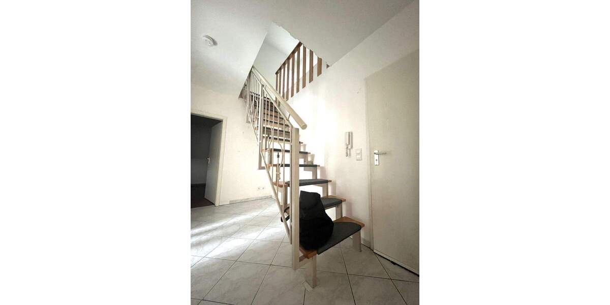 Modernes Wohnen auf zwei Ebenen: 2 Zimmer + 2 ausgebaute Räume (Gesamtfläche ca.116m²) 2 zimmer