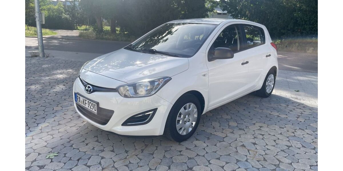 Hyundai i20 96.000 km 6.100 &euro; Karlsruhe 76189
