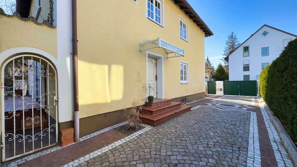 Haus zum Kaufen in München Trudering 1.900.000 € 156 m²
