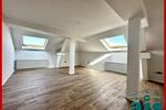 ais-GmbH bietet an: Renovierte 4 Zimmer Wohnung in der Südstadt.