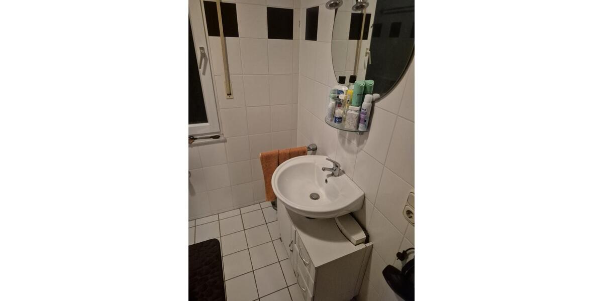 Dachgeschoßwohnung Niederkassel - 2 Zimmer, 40 m&sup2;, 550&euro; | Angebot:25355977