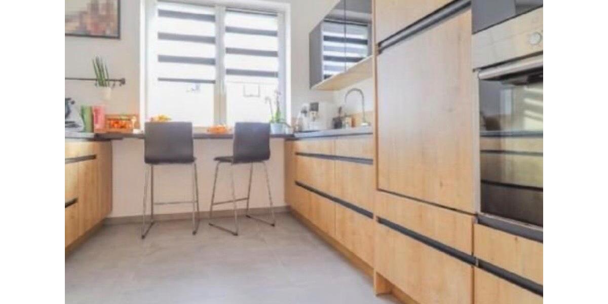 Gepflegtes Einfamilienhaus 135m2 mit Garage + Stellplätze 5 zimmer