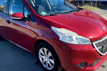 Peugeot 208 193.056 km 1.700 &euro; Hürtgenwald OT Vossenack 52393