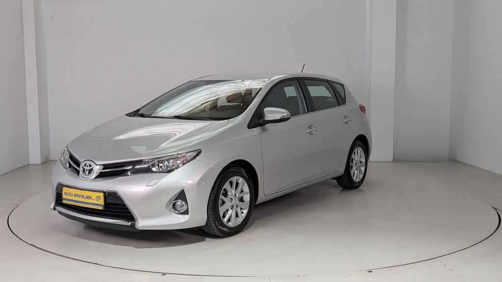 Toyota Auris 63.850 km 13.980 &euro; Dresden 01237