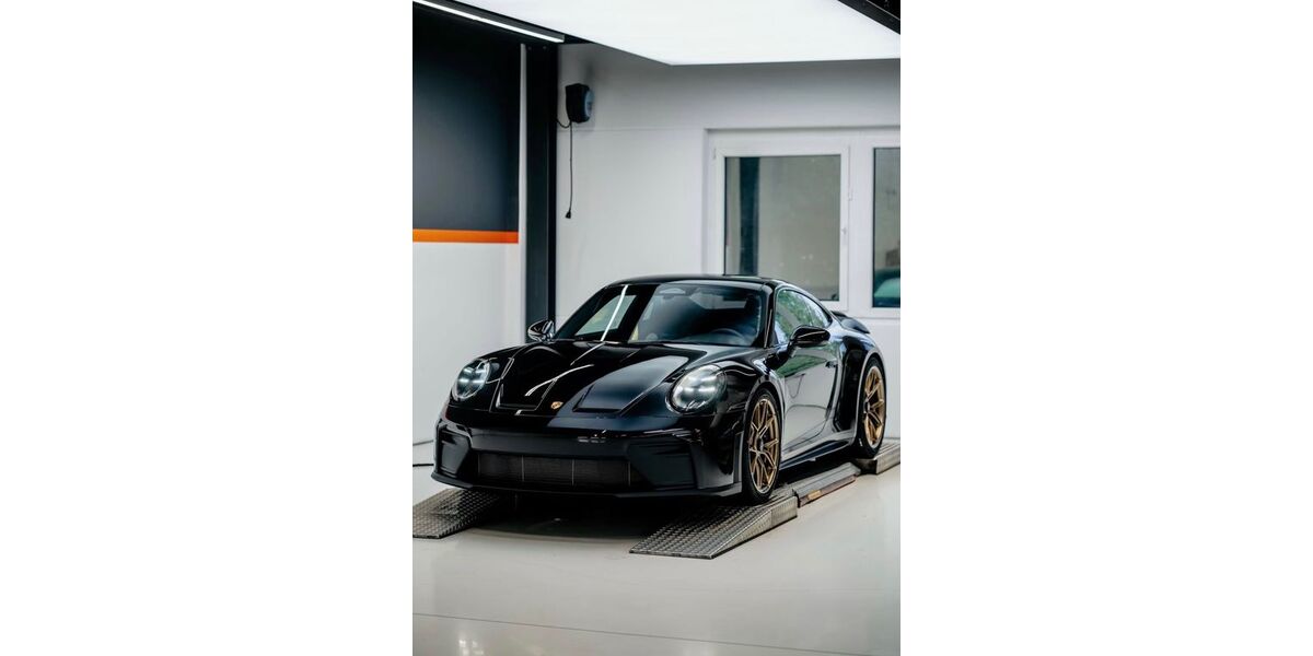 Porsche 992 2.500 km 227.500 &euro; Frankfurt am Main 60323