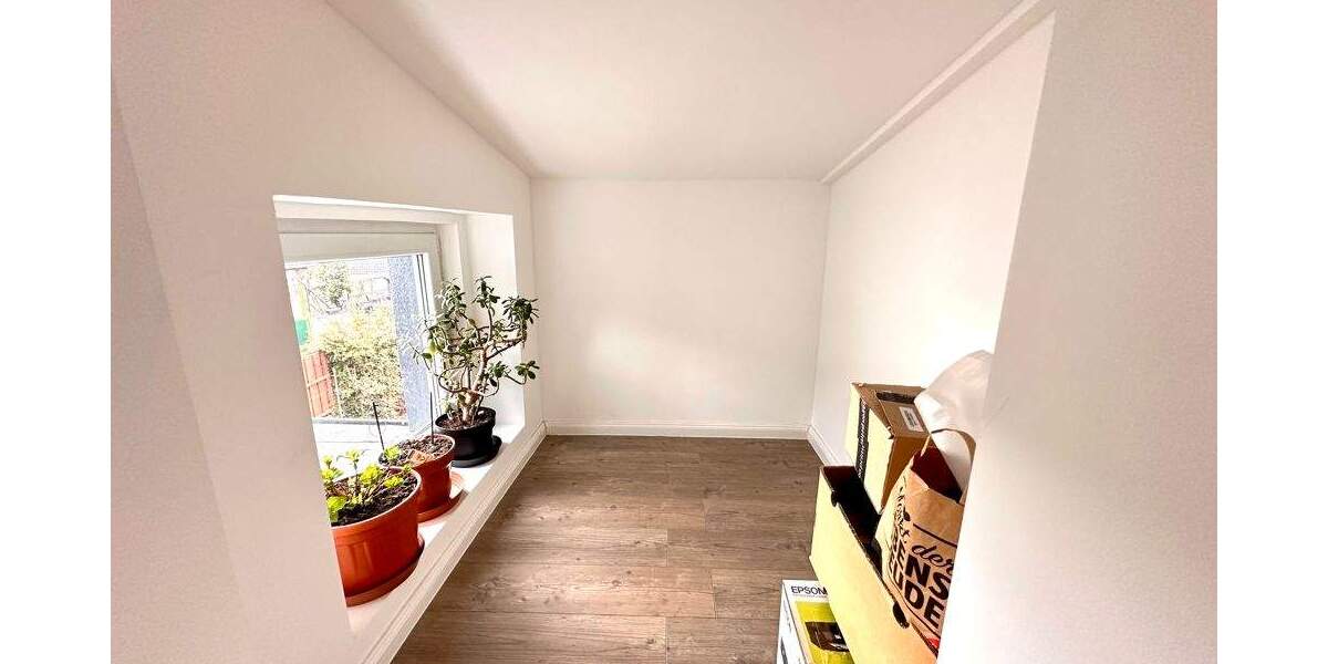 Saniertes Haus mit einigen Garagen - Eigennutzung oder Investition 5 zimmer