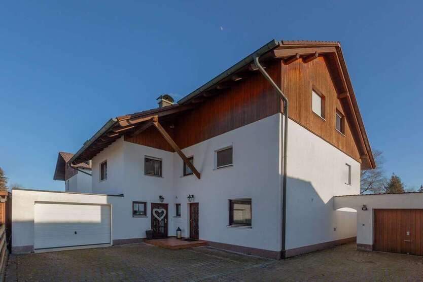 Haus zum Kaufen in Gröbenzell 1.260.000 € 240.51 m²