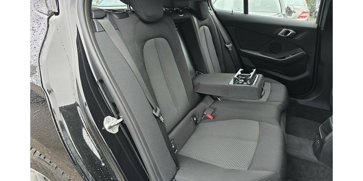 BMW 118i ADVANTAGE/VIRTUAL/NAVI//SITZHEIZUNG/1.HAND 28.344 km 24.900 &euro; Villingen-Schwenningen 78054