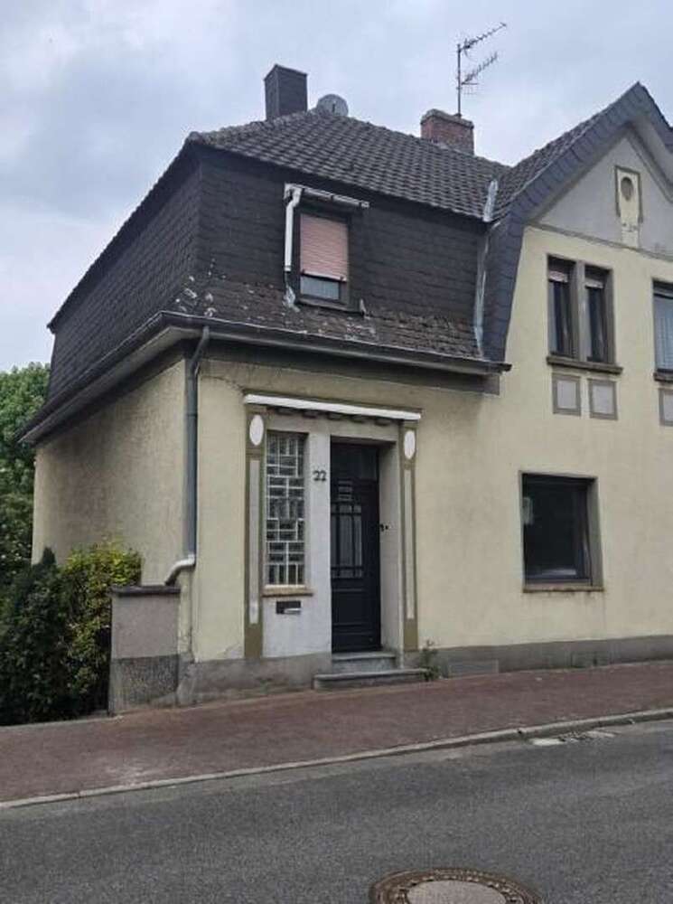 Haus zum Kaufen in Krefeld (Gellep-Stratum) 189.000 € 98 m²
