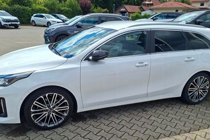 Kia ceed Sportswagon 30.000 km 20.000 &euro; Cloppenburg 49661