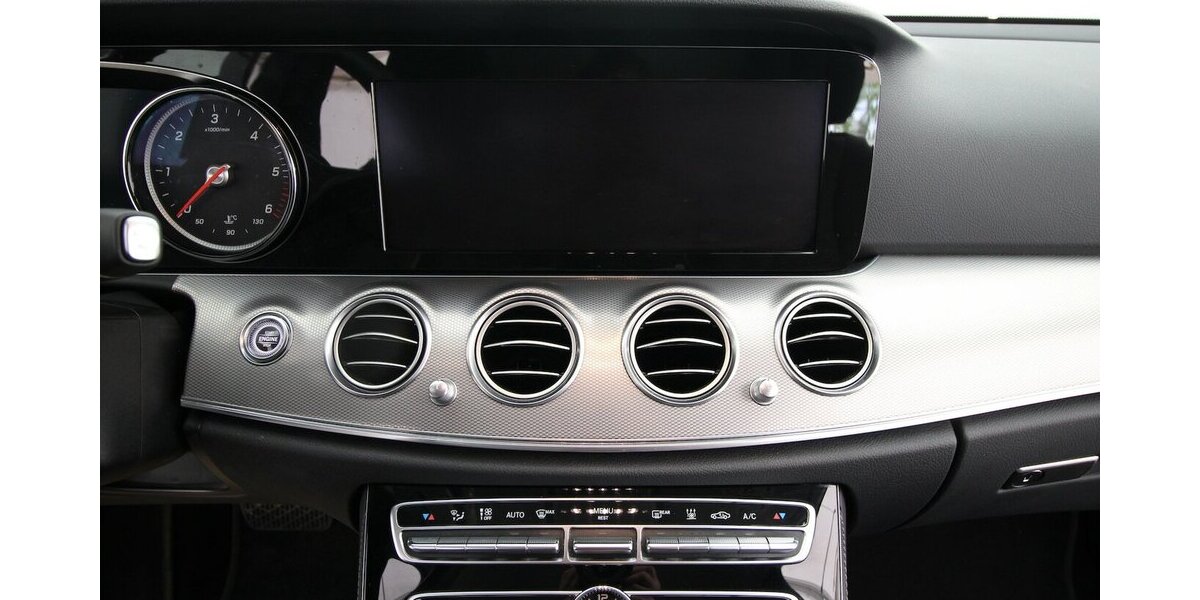 Mercedes-Benz E 220 d Avantgarde NAVI+LED+KAMERA+STANDHEIZUNG 36.459 km 36.900 &euro; Hagenow 19230