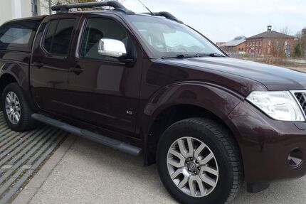 Nissan Navara 156.000 km 15.950 &euro; München 81249
